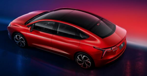 Компания Renault представила в Китае новый полноприводный электроседан Jiangling Yi