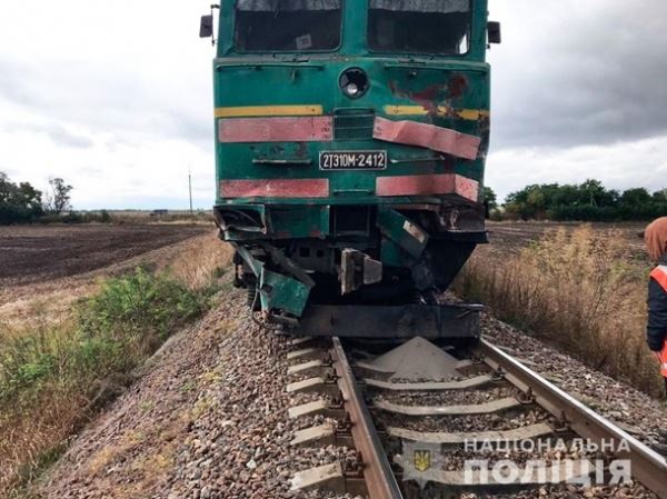 На Николаевщине грузовик столкнулся с поездом: водитель погиб