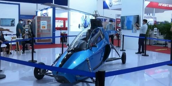 В Китае показали летающий автомобиль с вертикальным взлетом и посадкой