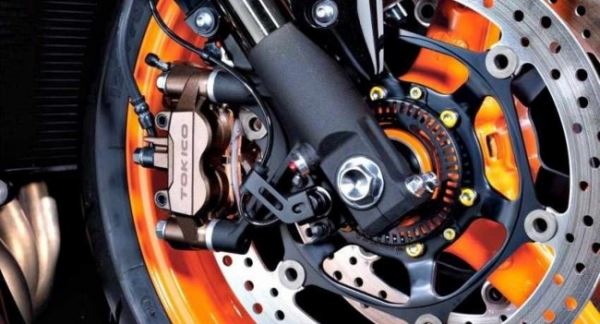 Фары, цепи, тормоза: Чек-лист проверки мотоцикла перед началом осени