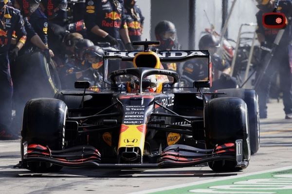 Red Bull: Про замену мотора Ферстаппена решим в субботу
