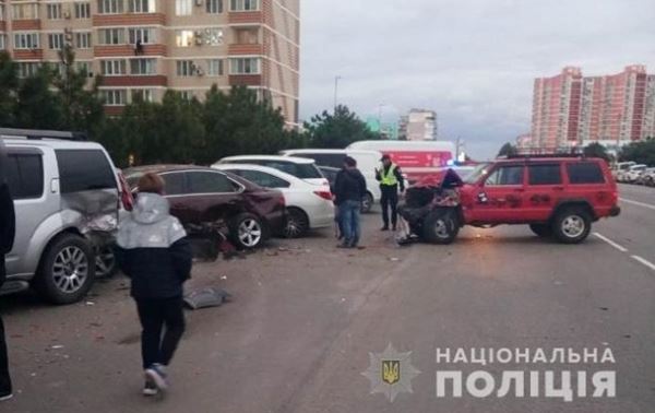 В Черноморске подросток за рулем протаранил шесть авто