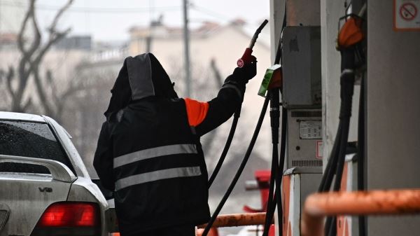 Россиянам назвали лучший бензин для использования зимой